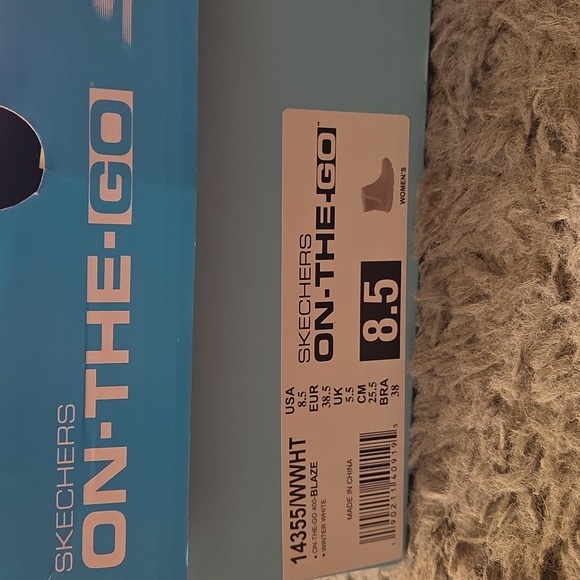 NIB Skechers Sz 8.5 Boots - Picture 2 of 12